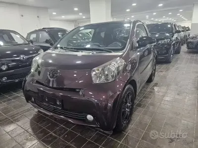 Usata Toyota iQ BlackLine 68 CV (50 kW) 2010 Viola Utilitaria