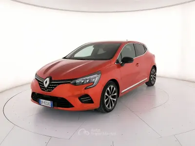 Usata Renault Clio V Techno 145 CV (106 kW) 2023 Arancione Utilitaria