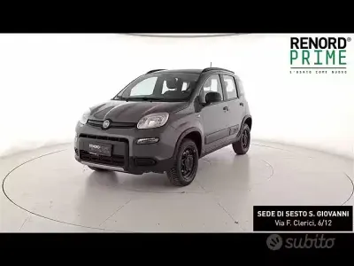 Usata Fiat Panda 4x4 Wild 85 CV (62 kW) 2022 Grigio scuro Utilitaria