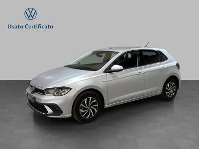 Usata VW Polo Life 95 CV (69 kW) 2024 Reflex silver metallizzato Utilitaria