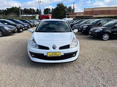 Usata Renault Clio II LE 75 CV (55 kW) 2008 Bianco Berlina