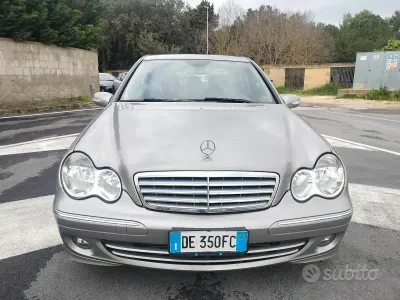 Begagnad Mercedes C220 Avantgarde 150 HK (110 kW) 2007 Brun Sedan