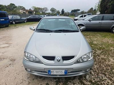 Usata Renault Mégane Cabriolet 107 CV (78 kW) 2001 Grigio Cabrio
