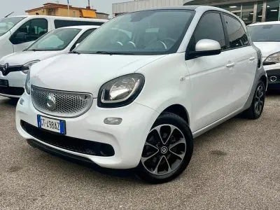 Usata Smart ForFour Passion 71 CV (52 kW) 2015 Bianco Utilitaria