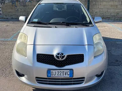 Usata Toyota Yaris 75 CV (55 kW) 2007 Grigio Utilitaria