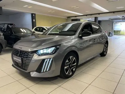 Usata Peugeot 208 Allure 101 CV (74 kW) 2025 Grigio Utilitaria