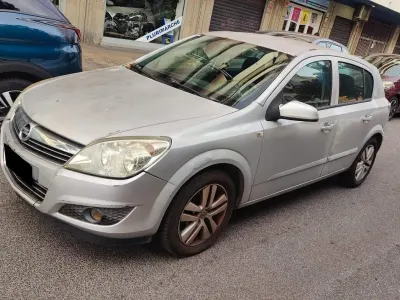 Usata Opel Astra Enjoy 89 CV (65 kW) 2007 Argento Berlina
