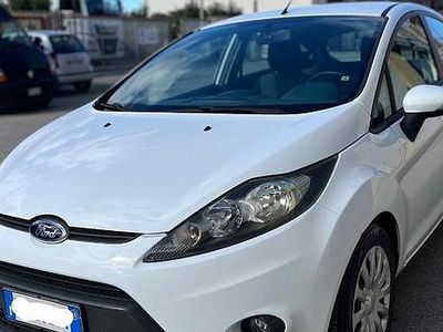 Usata Ford Fiesta 97 CV (71 kW) 2009 Bianco Berlina