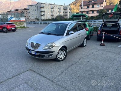 Usata Lancia Ypsilon 60 CV (44 kW) 2004 Grigio Utilitaria