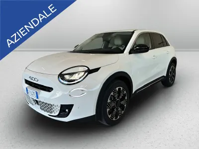 Usata Fiat 600 La Prima 110 CV (80 kW) 2025 Biancointerni premium avorio e dettagli turchese con monogramma fiat SUV