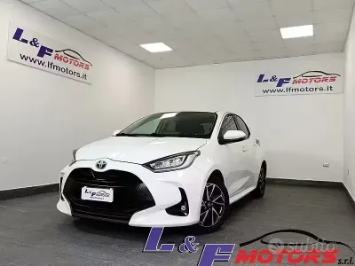 Usata Toyota Yaris Hybrid 92 CV (67 kW) 2022 Bianco Berlina