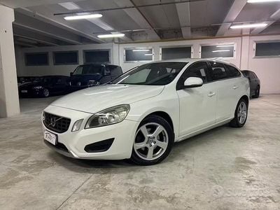 Käytetty Volvo V60 Kinetic 115 HP (84 kW) 2012 Valkoinen Farmari