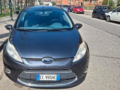 Usata Ford Fiesta 82 CV (60 kW) 2010 Blu Utilitaria