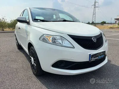 Usata Lancia Ypsilon 69 CV (50 kW) 2018 Bianco Utilitaria