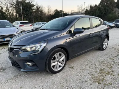 Usata Renault Clio Business 91 CV (66 kW) 2022 Grigio Utilitaria