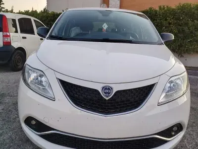 Usata Lancia Ypsilon 95 CV (69 kW) 2017 Bianco Utilitaria
