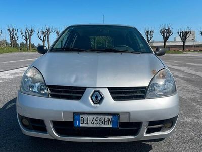 usata Renault Clio 1.1i cat 5 porte UP