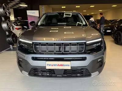 Nuova Jeep Avenger Summit 101 CV (74 kW) 2025 Grigio scuro tetto nero SUV