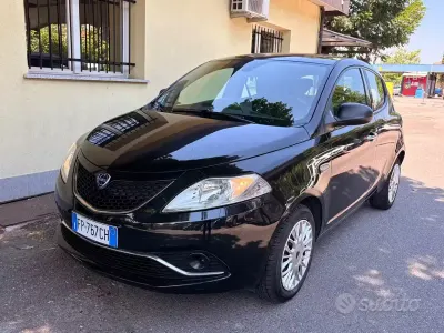 Usata Lancia Ypsilon Platinum 69 CV (50 kW) 2018 Nero Utilitaria