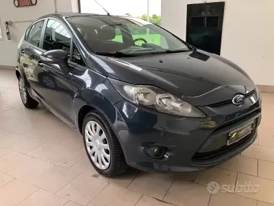 Usata Ford Fiesta 82 CV (60 kW) 2011 Bluazzurro Berlina