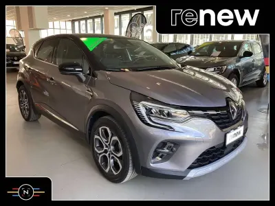 Usata Renault Captur Intens 101 CV (74 kW) 2023 Grigio scuro tetto nero SUV