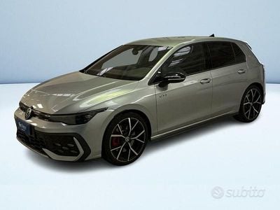 Usata VW Golf VIII GTI 265 CV (194 kW) 2024 Argento metallizzato Berlina