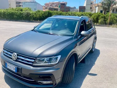 Usata VW Tiguan R-line 116 CV (85 kW) 2018 Grigio SUV