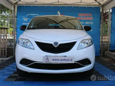Usado Lancia Ypsilon Gold 69 HP (50 kW) 2018 Branco Citadino