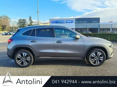Usata Mercedes GLA200 Advanced 150 CV (110 kW) 2024 Grigio scuro SUV