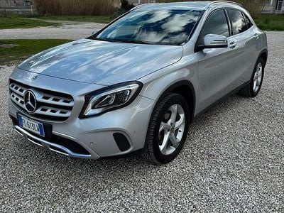 Usata Mercedes GLA200 136 CV (100 kW) 2017 Grigio SUV
