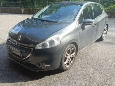 Usata Peugeot 208 Allure 82 CV (60 kW) 2013 Utilitaria