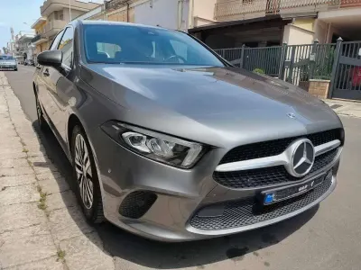 Usata Mercedes A180 Premium 116 CV (85 kW) 2021 Grigio Berlina