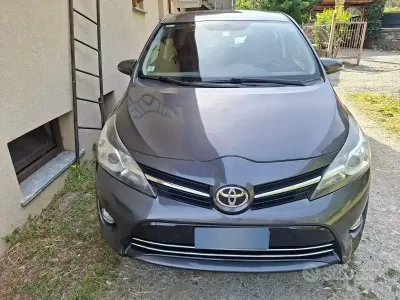 Usata Toyota Verso 111 CV (81 kW) 2015 Grigio Monovolume