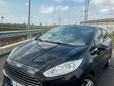 Usata Ford Fiesta 75 CV (55 kW) 2015 Nero Berlina