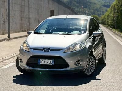 Begagnad Ford Fiesta Titanium 70 HK (51 kW) 2008 Grå Halvkombi