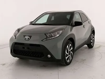Nuova Toyota Aygo X Trend 72 CV (52 kW) 2025 Tarragon & black SUV