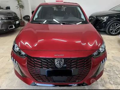Usata Peugeot 208 Allure 101 CV (74 kW) 2024 Utilitaria
