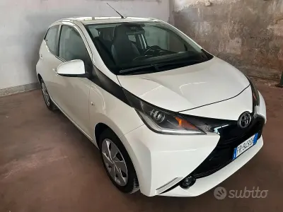 Usata Toyota Aygo Cool 69 CV (50 kW) 2018 Bianco Utilitaria