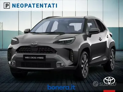Nuova Toyota Yaris Cross Lounge 92 CV (67 kW) 2026 Grigio SUV