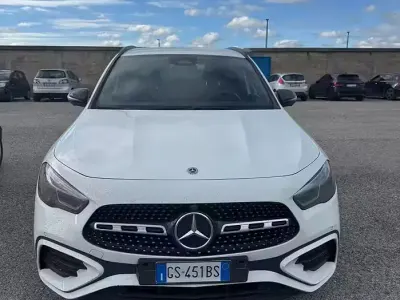 Usata Mercedes GLA200 150 CV (110 kW) 2023 Bianco SUV
