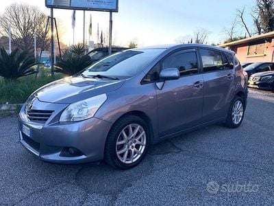 Usata Toyota Verso Sol 126 CV (92 kW) 2010 Grigio Monovolume