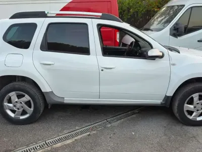 Usata Dacia Duster Lauréate 105 CV (77 kW) 2012 Bianco SUV