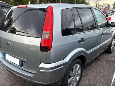 Usata Ford Fusion 69 CV (50 kW) 2004 Bianco Utilitaria