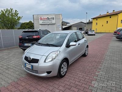 Usata Toyota Yaris 69 CV (50 kW) 2009 Grigio Utilitaria