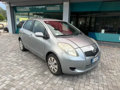 Usata Toyota Yaris 69 CV (50 kW) 2006 Grigio Berlina