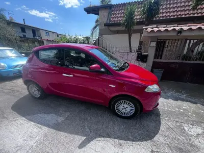Begagnad Lancia Ypsilon 60 HK (44 kW) 2016 Röd Halvkombi