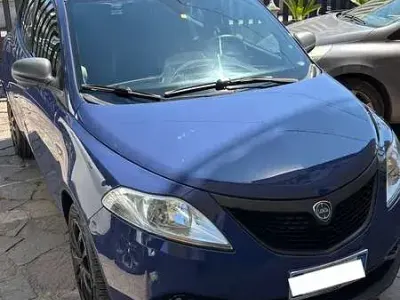 Usata Lancia Ypsilon Silver 69 CV (50 kW) 2017 Utilitaria