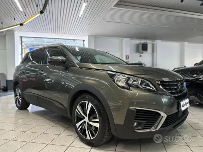 Usata Peugeot 5008 Business-Line 131 CV (96 kW) 2019 Verde SUV
