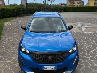 Usata Peugeot 2008 Allure 131 CV (96 kW) 2022 Blu SUV