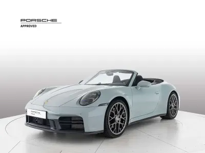 Usata Porsche 992 394 CV (289 kW) 2024 Shade green metallizzato Cabrio